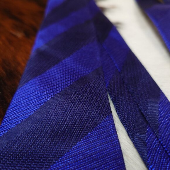 Banana Republic Blue Striped Silk Tie - Picture 2 of 4